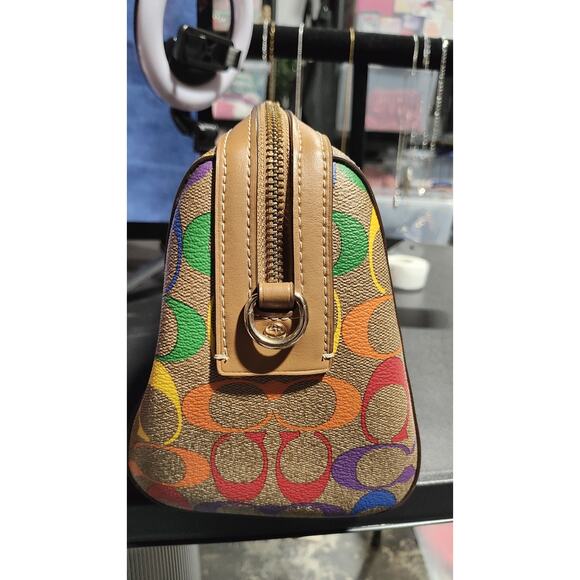 Coach Limited Addition - Picture 3 of 8